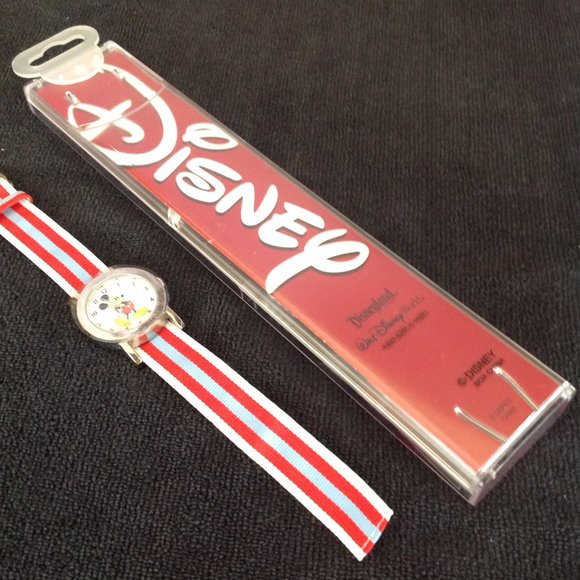 Vintage Disney Mickey Mouse Watch with Interchangable Watch Bands - Picture 4 of 8